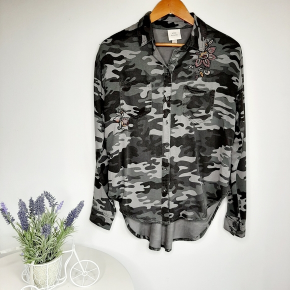 Knox Rose Tops - Knox Rose camo high low shirt size S XS